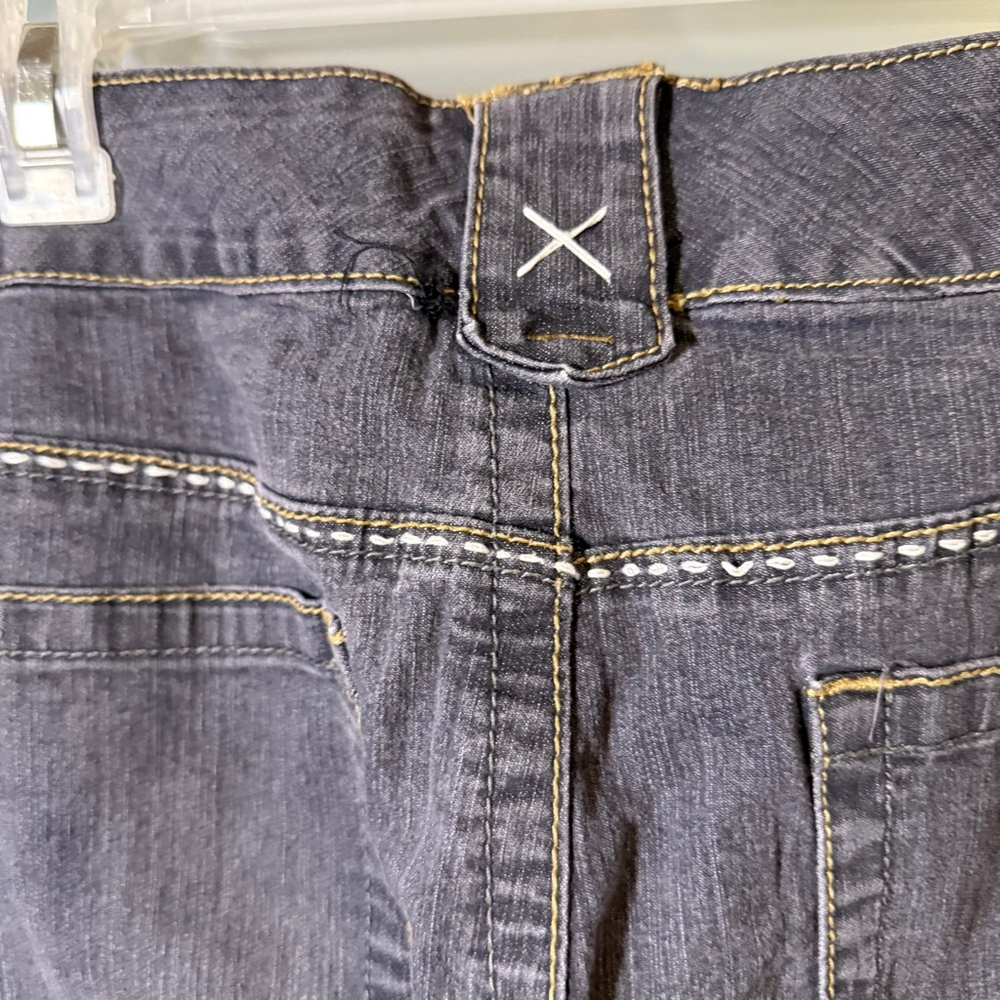 Avenue Jeans Women’s Cropped Gray Denim Size 16 Contrast Stitch Stretch - Picture 6 of 7